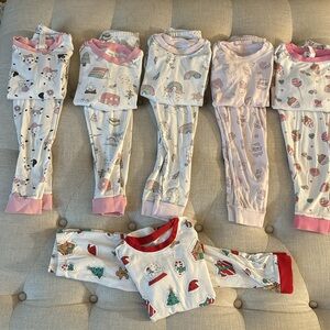 NOOMIES PAJAMA BUNDLE. SIZE 4T. 6 pairs.